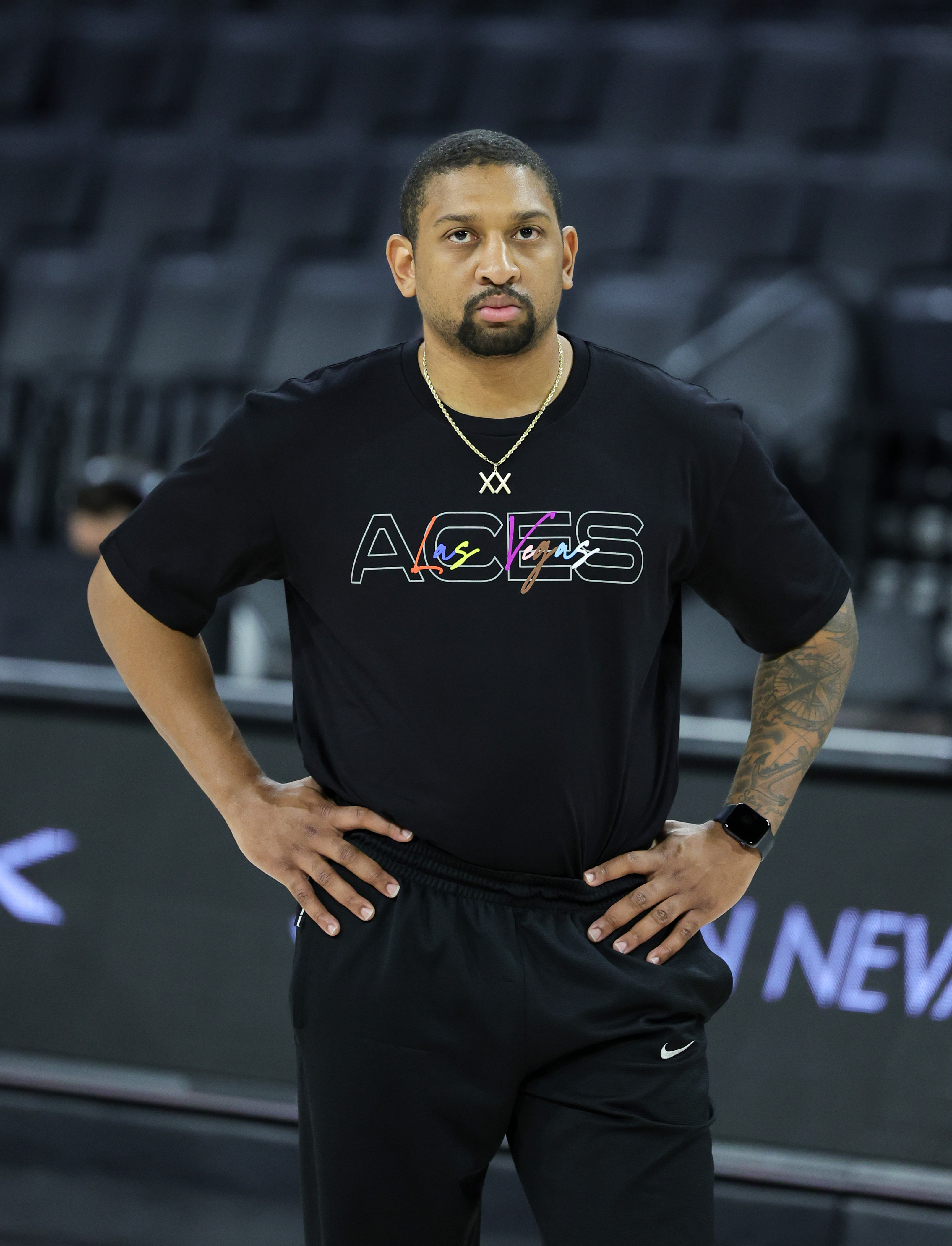 奥斯梅恩去夜店被拍，提出给钱删照片被拒绝后还威胁记者.